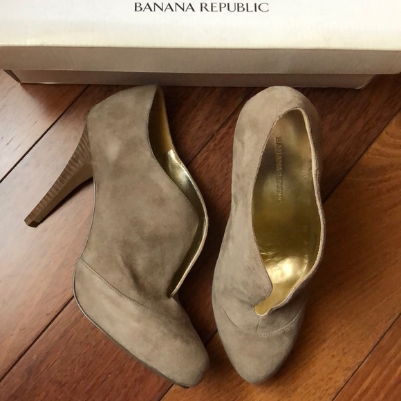 Banana Republic Shoes - NIB Banana Republic Suede Ely Booties
